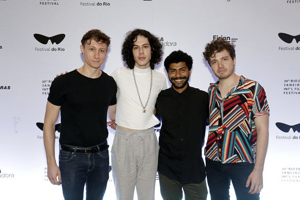 Márcio Reolon, Shico Menegat, Bruno Fernandes e Filipe Matzembacher apresentam "Tinta Bruta" no Festival do Rio (Foto: Rogério Resende | Divulgação)