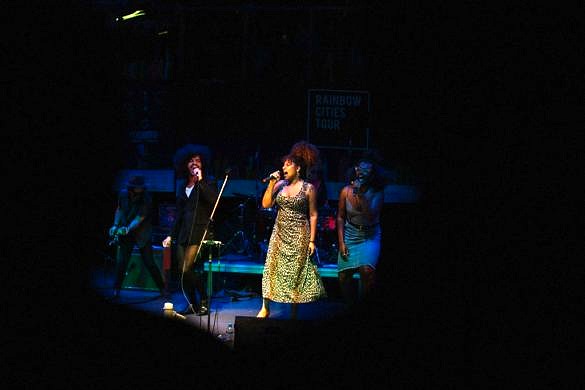 Diego Moraes, Mel e Liniker durante a primeira apresentação da Rainbow Cities Tour (Foto: Divulgação)