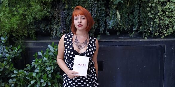 Larissa Darc, autora do livro "Vem cá, vamos conversar sobre a saúde sexual de lésbicas e bissexuais" (Foto: Paloma Vasconcelos | Divulgação)