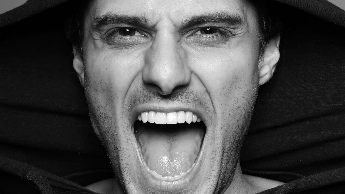 Hugo Bonemer abre o jogo sobre orgulho e vida fora do armário