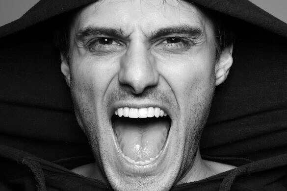 Hugo Bonemer abre o jogo sobre sexualidade e vida fora do armário