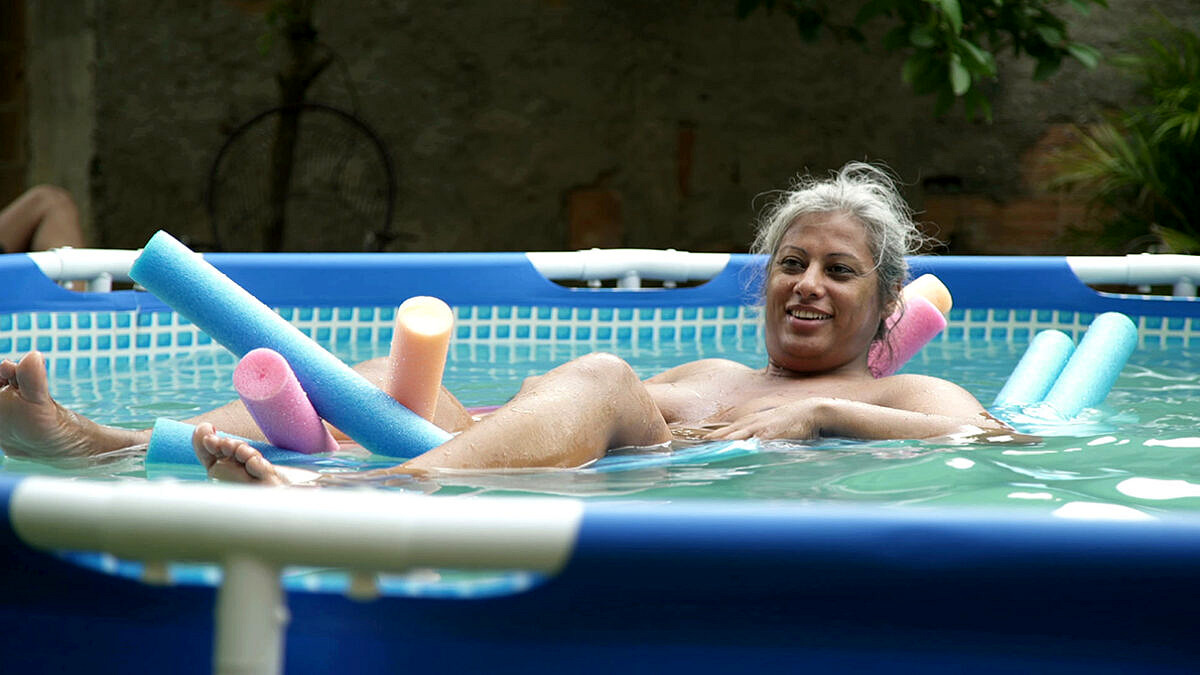 "Indianara" mergulha na militância política e na vida pessoal da ativista e matriarca da Casa Nem (Foto: Divulgação)