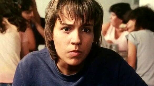 Ana Beatriz Nogueira em "Vera", filme que lhe rendeu o Urso de Ouro no Festival de Berlim e é inspirado na vida de Anderson Herzer (Foto: Reprodução)