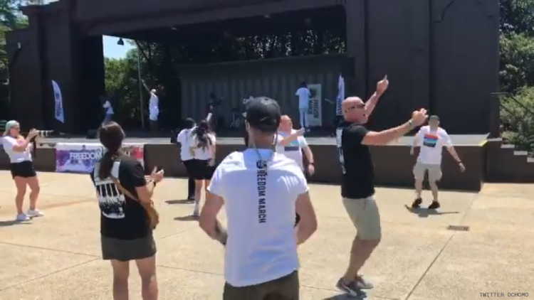 Marcha de "ex-gays" em Washington reuniu cerca de 200 pessoas, entre curiosos e apoiadores do movimento (Foto; Reprodução)