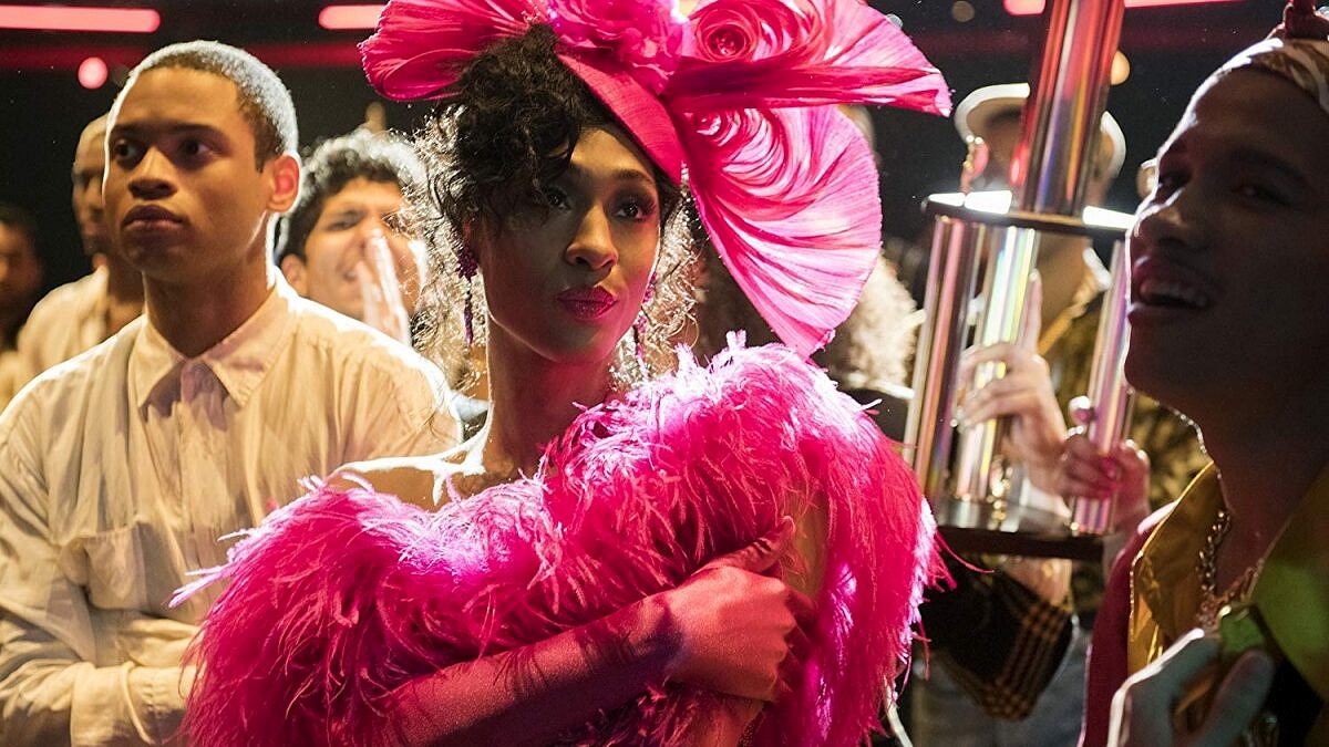 MJ Rodriguez, de "Pose", se torna a primeira atriz trans indicada a uma das categorias principais do Emmy (Foto: Divulgação)