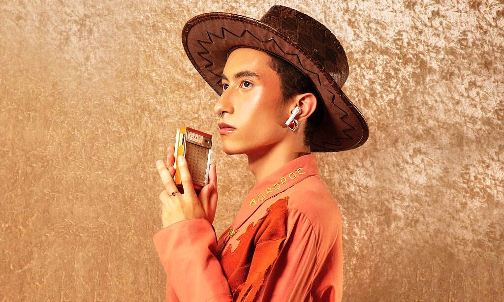 Gabeu incorpora a diversidade do sertanejo em "Agropoc" (Foto: Divulgação)