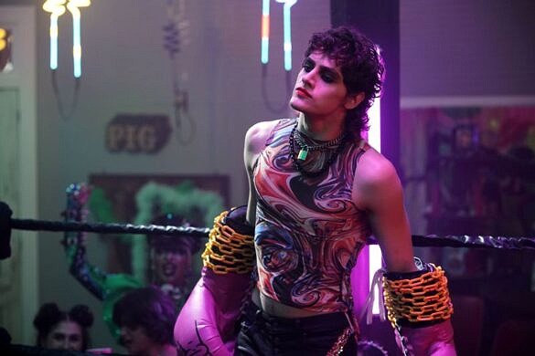 Primeiras imagens divulgadas da nova versão de "Queer as Folk", que estreia dia 9 de junho [Foto: Peacock]