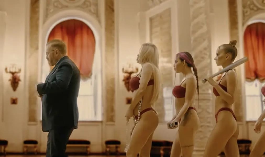 Rússia estreia reality show bizarro com deputado homofóbico [Foto: Reprodução]