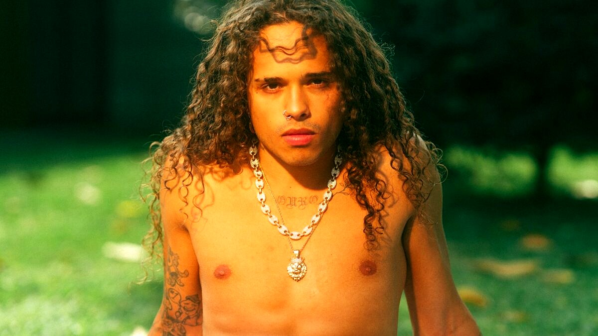 Em nova entrevista, Vitão falou sobre sua sexualidade: "Até então sempre me vi como um homem hétero, mas cada vez mais entendo que talvez sexo seja mais do que apenas isso" (Foto: Reprodução)