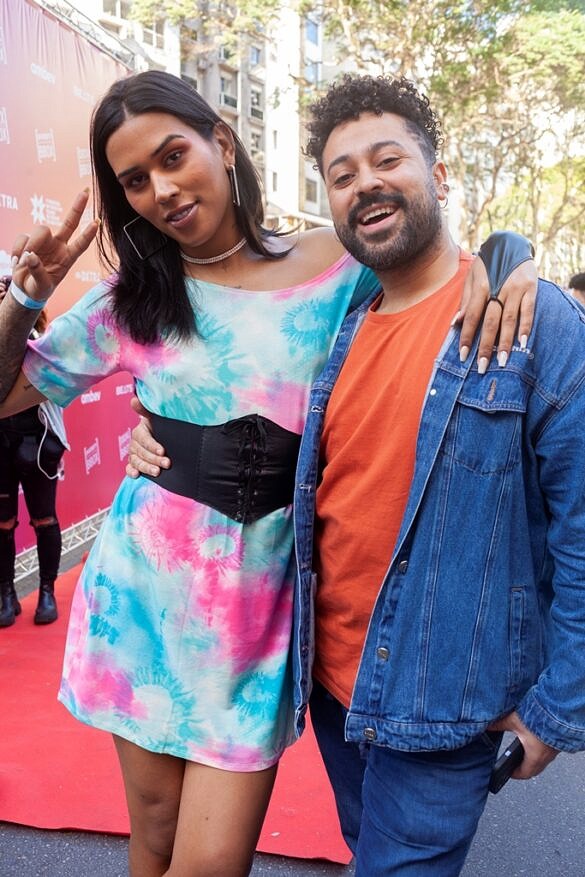 Boombeat e Tchelo Gomez, do Quebrada Queer, durante a 5ª Marcha do Orgulho Trans de São Paulo (Foto: Rafael Monteiro | Revista Híbrida)
