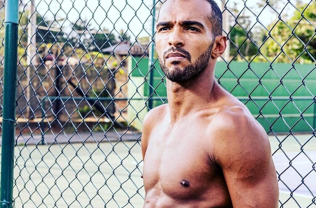 "Não queria ser pautado por causa da minha sexualidade, de eu ser bissexual. Eu queria que as pessoas me vissem como espelho por tudo aquilo que conquistei dentro do meu trabalho", disse Richarlyson, que se declarou bissexual pela primeira vez nesta sexta-feira (Foto: Reprodução)