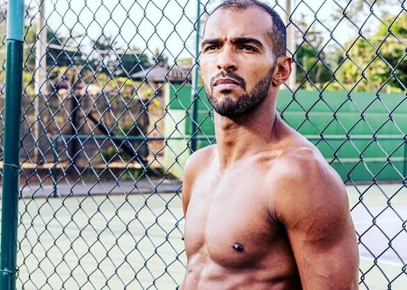 "Não queria ser pautado por causa da minha sexualidade, de eu ser bissexual. Eu queria que as pessoas me vissem como espelho por tudo aquilo que conquistei dentro do meu trabalho", disse Richarlyson, que se declarou bissexual pela primeira vez nesta sexta-feira (Foto: Reprodução)