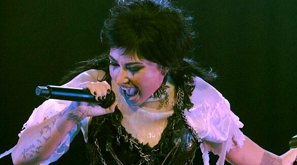 Durante show da turnê "Holy Fvck" em São Paulo, Demi Lovato apresentou sucessos conhecidos com nova roupagem rock e mostrou sua veia pulsante no gênero (Foto: Reprodução Instagram | Angelo Kritikos)