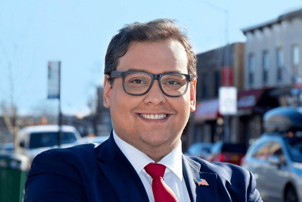 George Santos é filho de brasileiros, bolsonarista e conservador eleito congressista pelo Partido Republicano dos EUA (Foto: Reprodução)