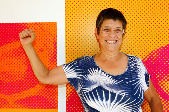 Laura Bacellar, editora lésbica fundadora da Edições GLS, primeiro selo destinado a livros LGBTQIA+ (Foto: Pedro Stephan | Híbrida)