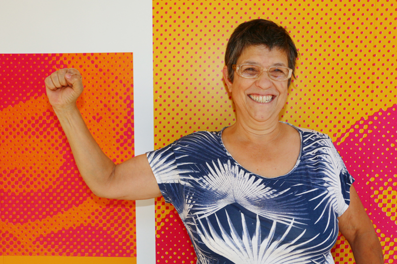 Laura Bacellar, editora lésbica fundadora da Edições GLS, primeiro selo destinado a livros LGBTQIA+ (Foto: Pedro Stephan | Híbrida)