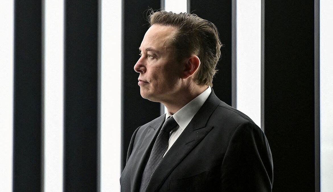 Sob comando de Elon Musk, Twitter muda regras e passa a permitir transfobia na plataforma (Foto: Reuters | Divulgação)
