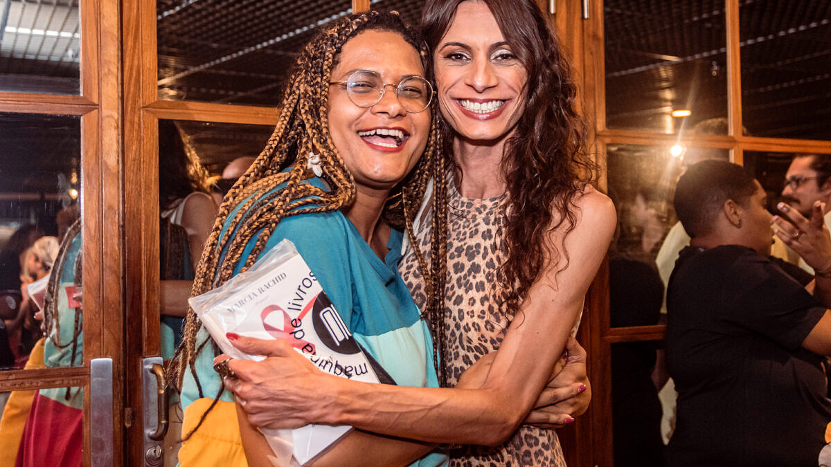 Com Jaqueline Gomes de Jesus, que assina o prefácio do livro da Renata [Foto: Danilo Galvão / Nereu Jr]