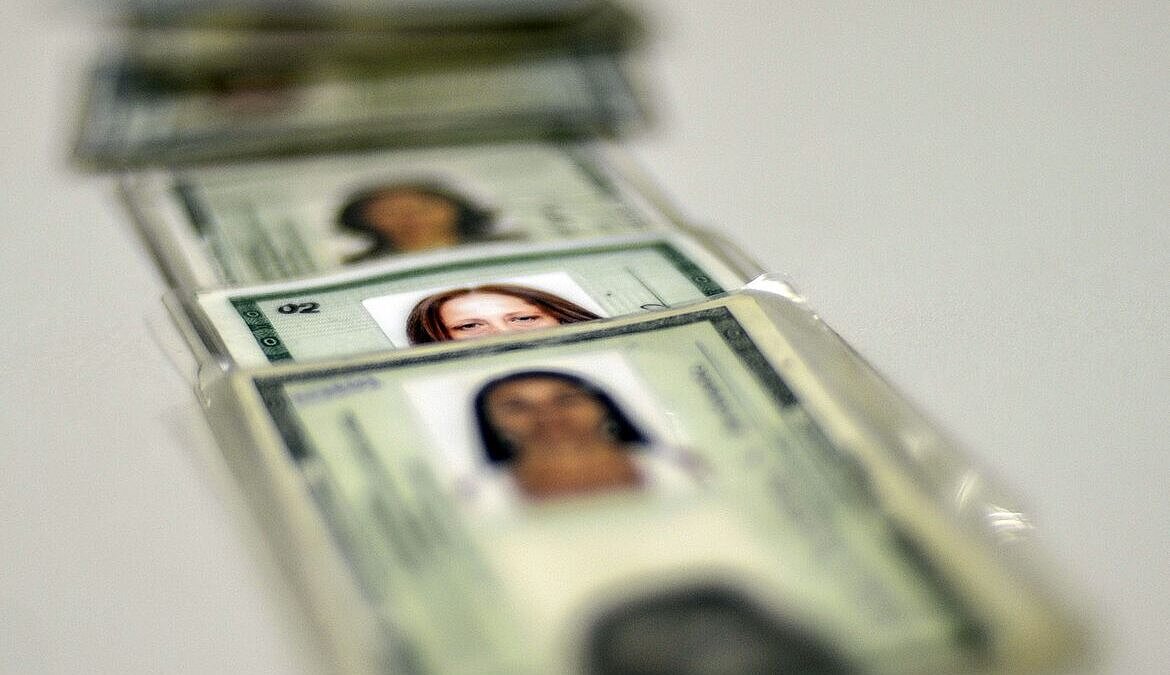 2ª via da identidade agora é gratuita para pessoas trans no DF