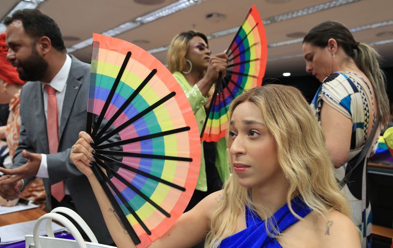 Erika Hilton (PSOL-SP) durante votação do projeto de lei que proíbe o casamento homoafetivo na Comissão de Previdência, Assistência Social, Infância, Adolescência e Família da Câmara dos Deputados (Foto: Lula Marques | Agência Brasil)