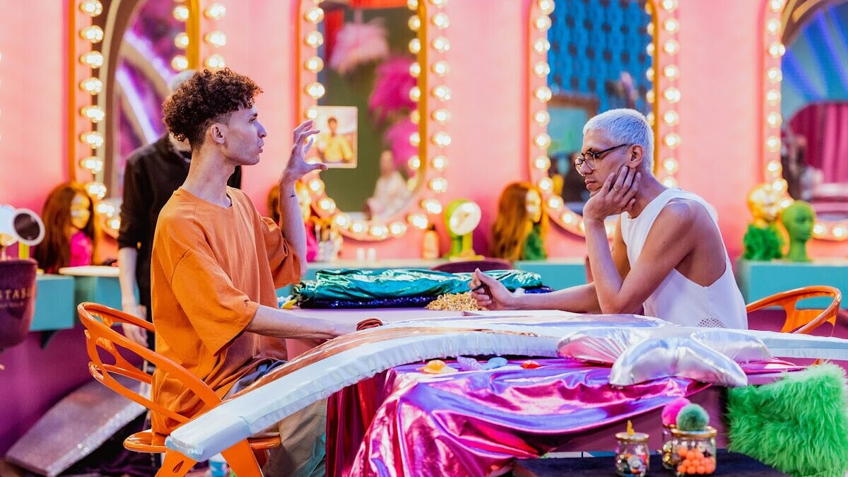 Queens mostram habilidades de costura no quarto episódio de "RuPaul's Drag Race Brasil" [Foto: Divulgação]