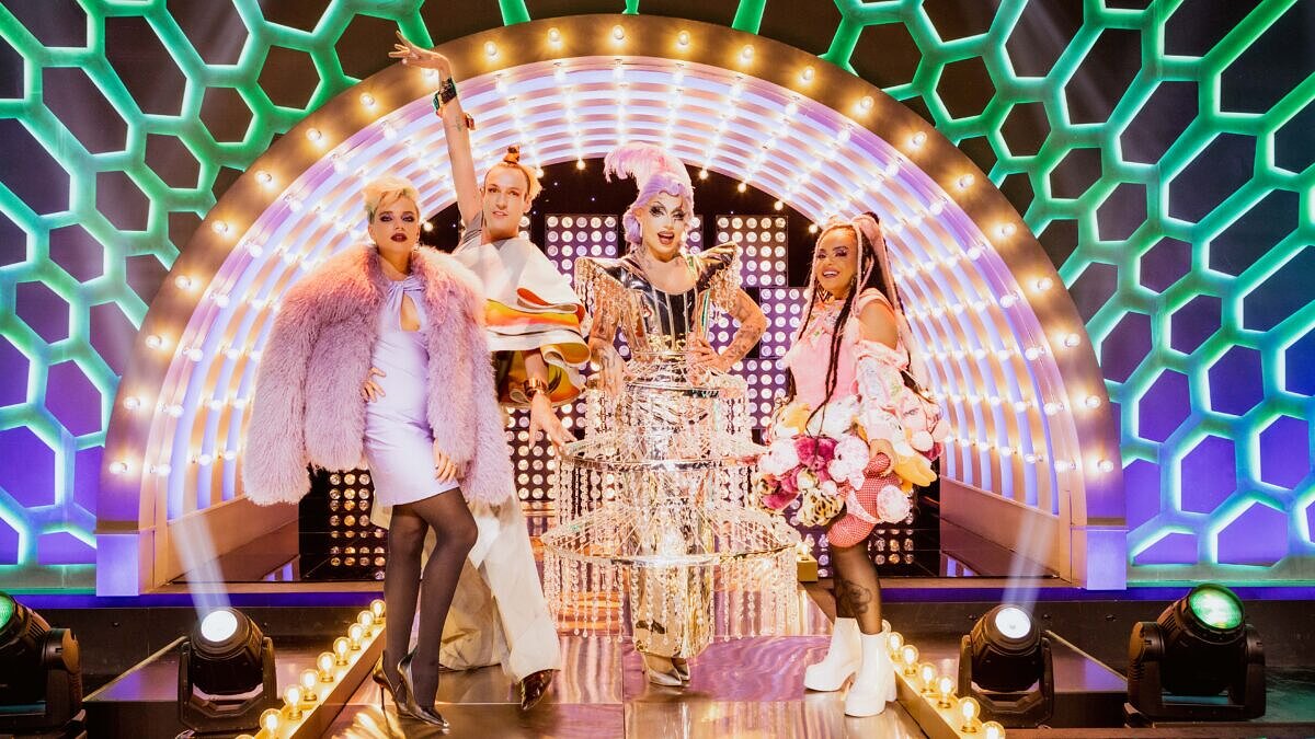 Bruna Linzmeyer, Dudu Bertholini, Grag Queen e Bruna Braga no palco de "RuPaul's Drag Race Brasil" [Foto: Divulgação]
