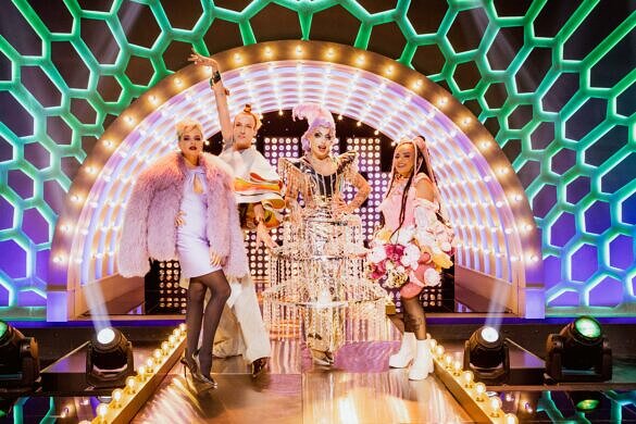 Bruna Linzmeyer, Dudu Bertholini, Grag Queen e Bruna Braga no palco de "RuPaul's Drag Race Brasil" [Foto: Divulgação]