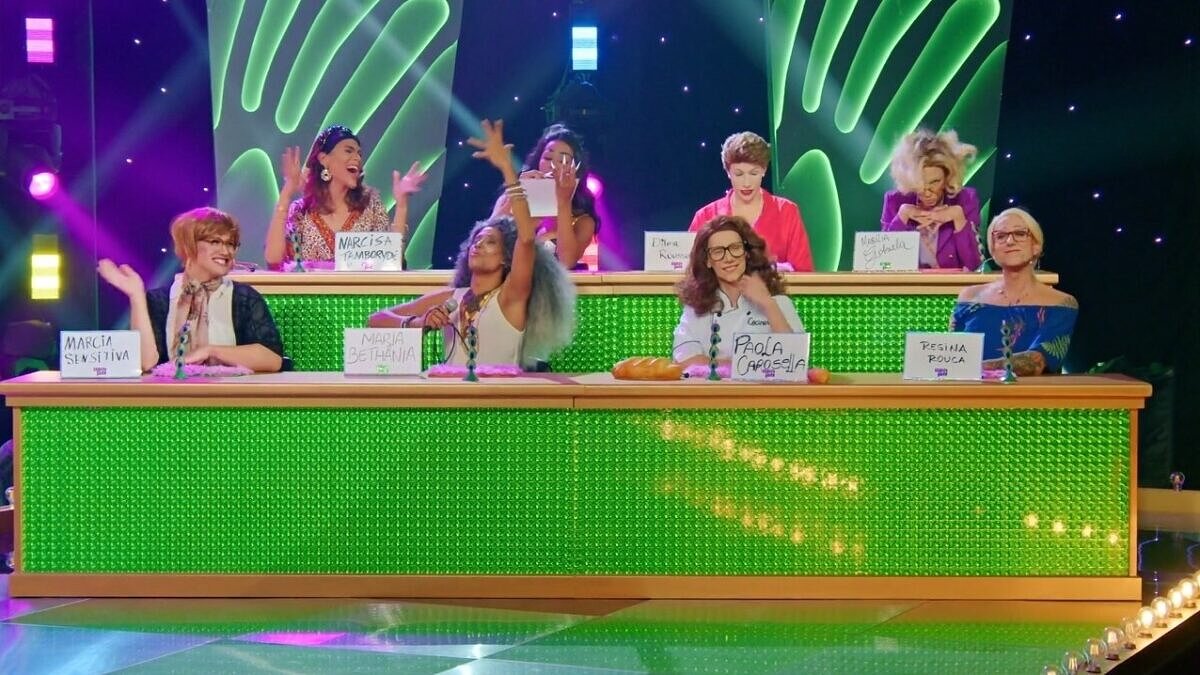 Bancada do Snatch Game em "RuPaul's Drag Race Brasil" [Foto: Reprodução]