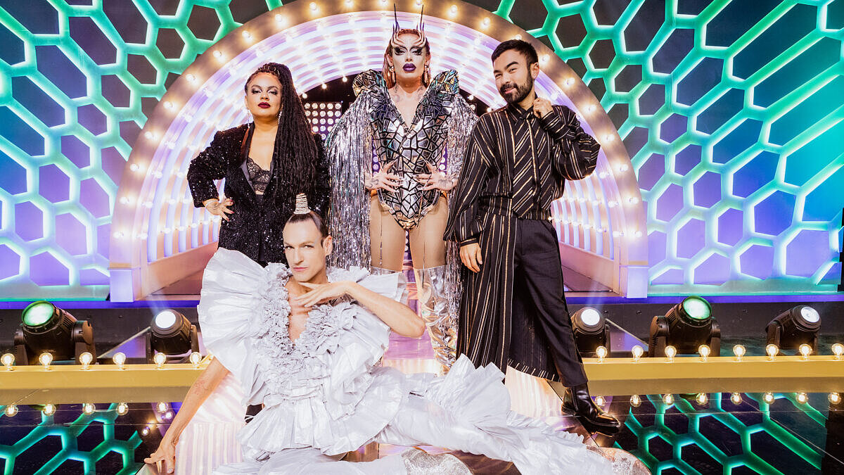 Bruna Braga, Grag Queen, Dudu Bertholini e Mauro Sousa no palco de "RuPaul's Drag Race Brasil" [Foto: Divulgação]
