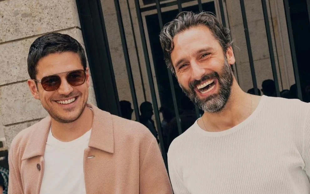 Marco Pigossi e o cineasta Marco Calvani oficializaram a união em cerimônia civil (Foto: Reprodução Instagram)