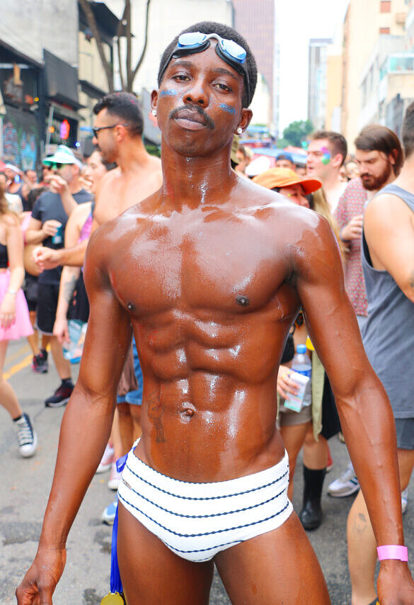 Foliões LGBTQIA+ durante o pré-Carnaval de São Paulo [Foto: Pedro Stephan]