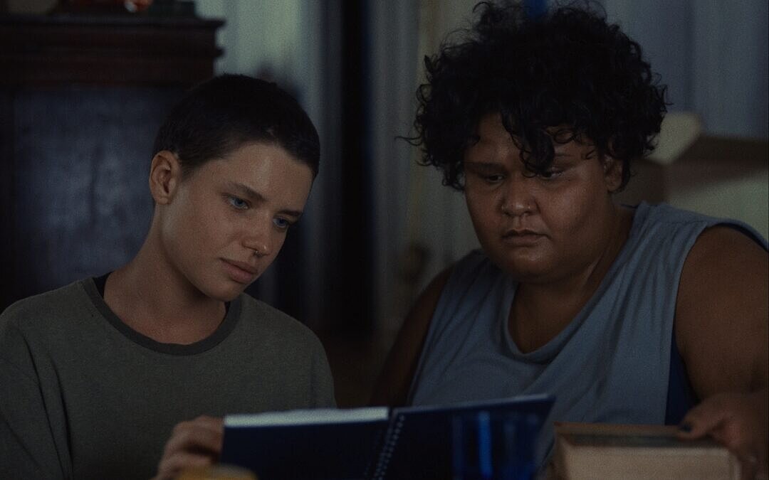 “Cidade; Campo” mostra romance lésbico em meio a crítica social