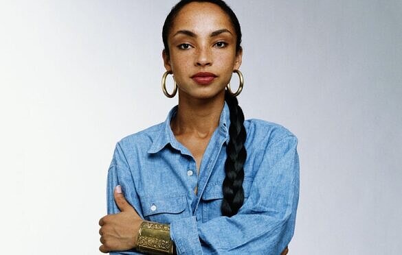 Sade anuncia seu retorno com música inédita em homenagem a filho trans