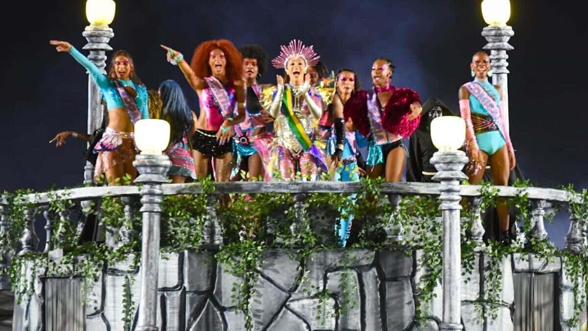 5 momentos do desfile histórico da Tuiuti no Carnaval do Rio (Foto: Reprodução)