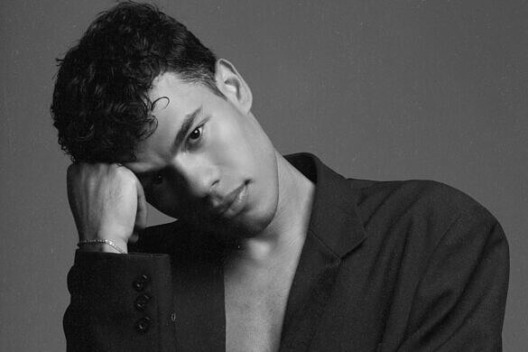 João Pedro Mariano vive agora os louros do sucesso com sua estreia em "Baby" (Foto: Fabio Audi)