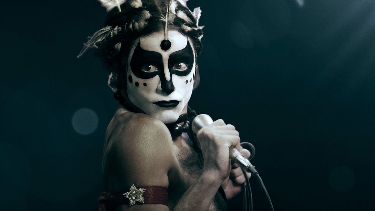 Jesuíta Barbosa como Ney Matogrosso em "Homem com H" (Foto: Divulgação)