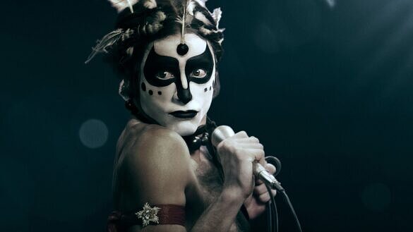 Jesuíta Barbosa como Ney Matogrosso em "Homem com H" (Foto: Divulgação)