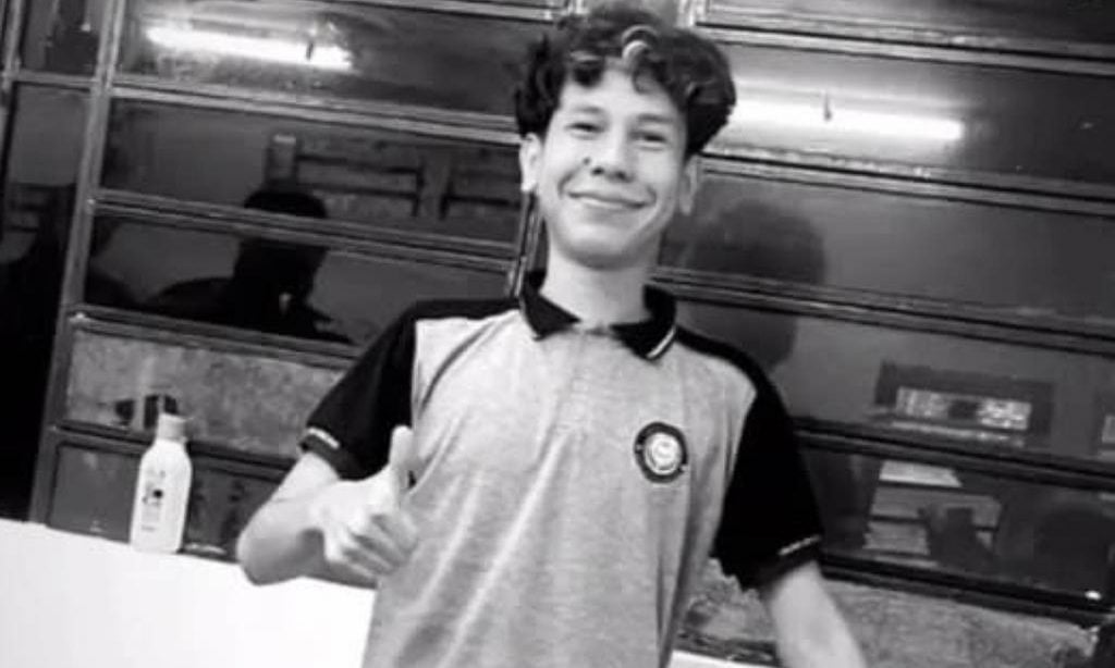 Fernando Vilaça, de apenas 17 anos, tinha ido comprar leite quando foi assassinado, em Manaus (Foto: Reprodução redes sociais)