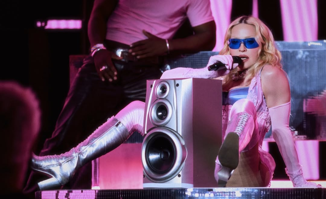Madonna faz homenagem a vítimas da AIDS durante show em NY